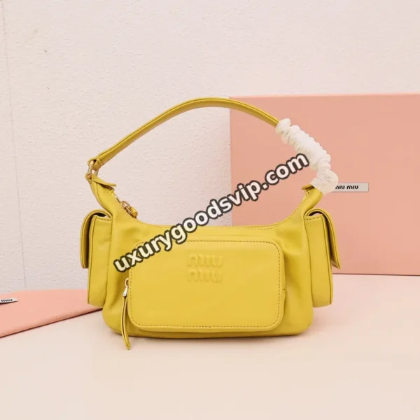 MiuMiu-No.17