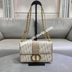 Dior-No.18
