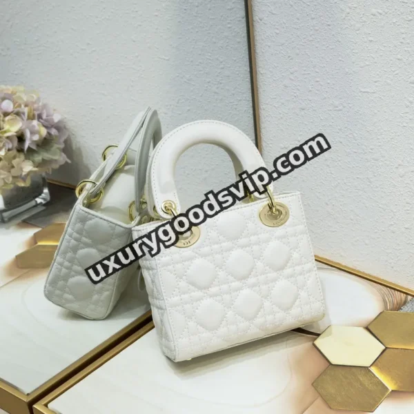 white_dior_ultra_crisp_1 No.18b